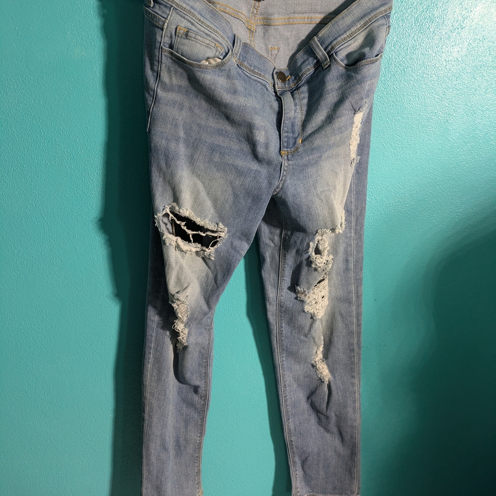 Forever 21 Plus Light‎ Wash Distressed Skinny Jeans